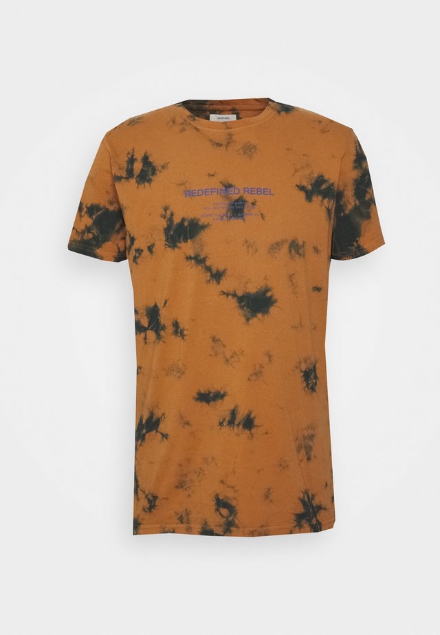 FINN TEE - Print T-shirt - inca gold