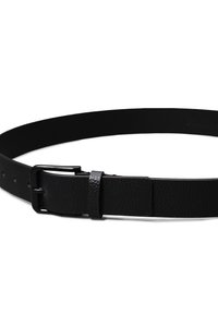 Curea din piele neagră cu un finisaj texturat, având o cataramă din metal negru mat și mai multe găuri de ajustare. Design plat și ajustabil.