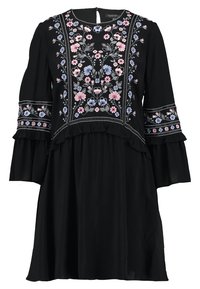 Vestido negro con bordado floral en rosa y azul. Presenta mangas y dobladillo con volantes, escote redondo y una abertura en la parte trasera con forma de ojo de cerradura.