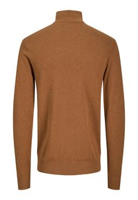 Maglione a collo alto marrone con maniche lunghe, polsini e orlo a coste. Materiale lavorato a maglia morbido e strutturato con una silhouette aderente.