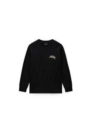 Sort langærmet t-shirt med rund hals og lille skråtliggende lysefarvet "Napapijri"-logo på venstre bryst.