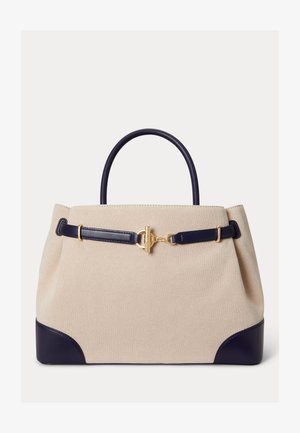 Geantă din pânză bej cu mânere din piele albastru închis, întărituri la colțuri și detaliu cu închizătoare aurie pe partea din față.