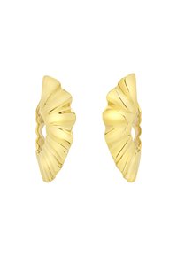 Guldtonade metalörhängen med en vågig, texturerad design, som har åsar och ett öppet cirkulärt mittparti, vilket visar en samtida estetik.