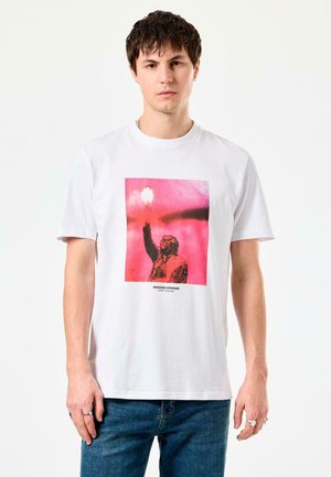 Weekend Offender Basic T-shirt - white