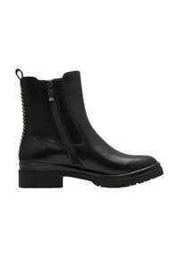 Bottine en cuir noir avec fermeture éclair sur le côté, clous décoratifs au talon, bout arrondi et semelle basse et épaisse.