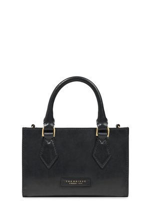 Borsa a mano rettangolare in pelle nera con due manici e ferrature dorate, con una piccola etichetta con la scritta "The Bridge Firenze 1969."