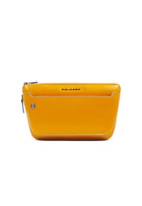 Gele leren clutch met een glanzende afwerking, voorzien van een ritssluiting, een voorvak en blauwe accenten langs de rits en rand.