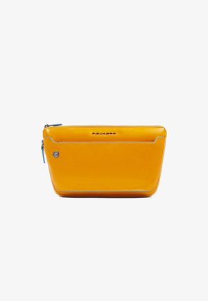 Gele leren clutch met een glanzende afwerking, voorzien van een ritssluiting, een voorvak en blauwe accenten langs de rits en rand.