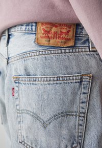 Levi's® LOOSE - Pantaloni scurți din denim - out surfin