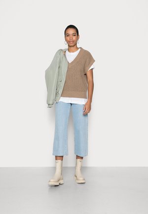 LEIGH V NECK VEST - Maglione - chanterelle