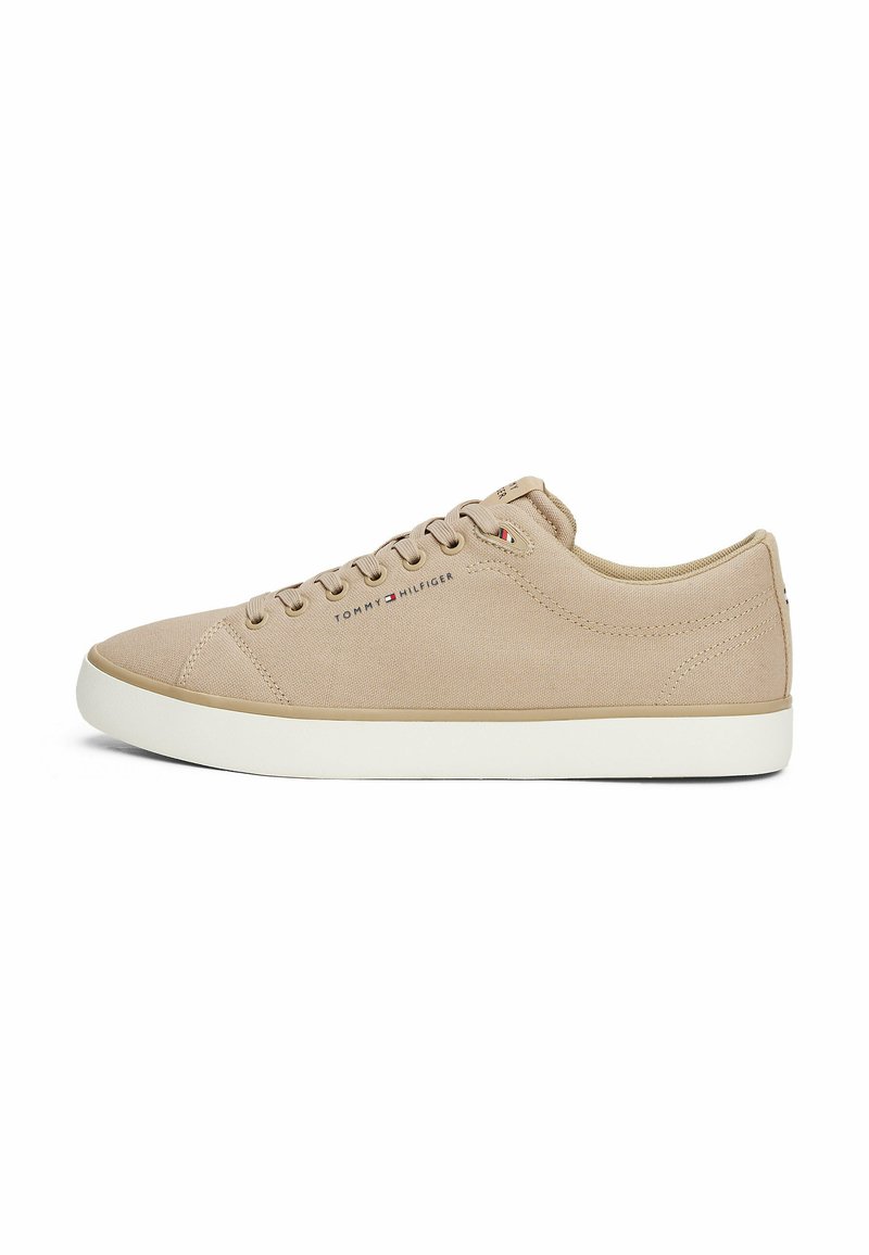 Tommy Hilfiger LOW CORE Matalavartiset Tennarit Beige Zalando fi Tommy Hilfiger LOW CORE Matalavartiset Tennarit Beige Zalando fi