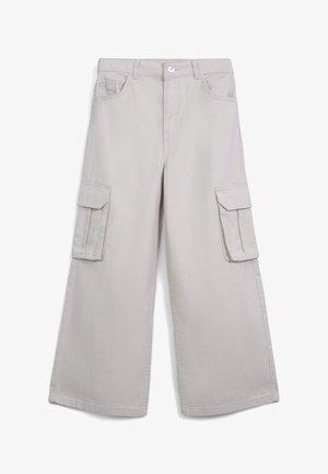 Pantaloni cargo beige con gambe larghe, due tasche laterali e due tasche cargo. Realizzati in tessuto resistente con una consistenza liscia.