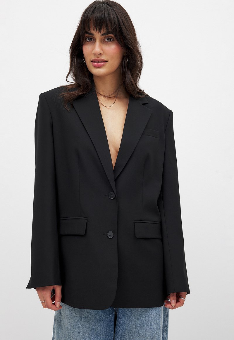 NA-KD WITH OPEN BACK - Kort kappa / rock - black