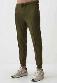 Unselected, khaki