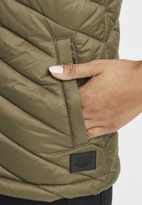 Oxmo OXTelppa - Weste - ivy green