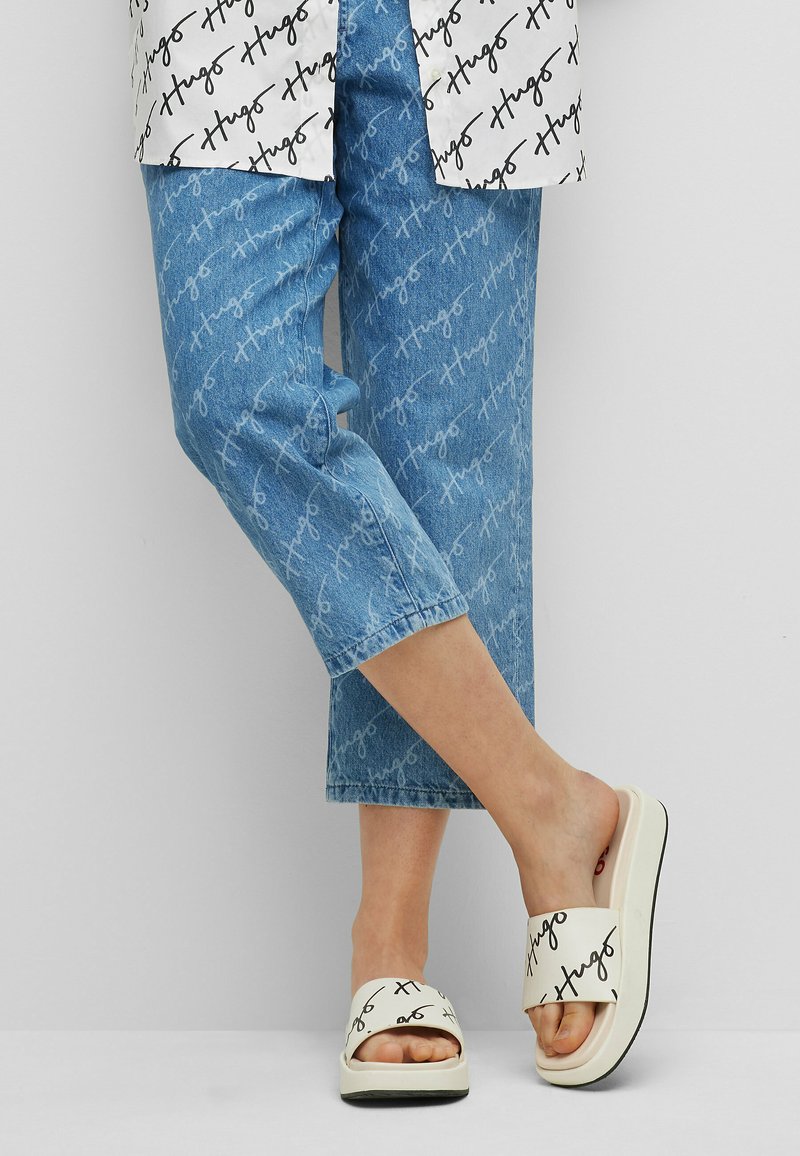 HUGO EMMA Pantolette flach natural ten/weiß Zalando.at