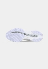 Nike Performance PEGASUS PREMIUM - Tenisice za cestovno trčanje - white/metallic silver