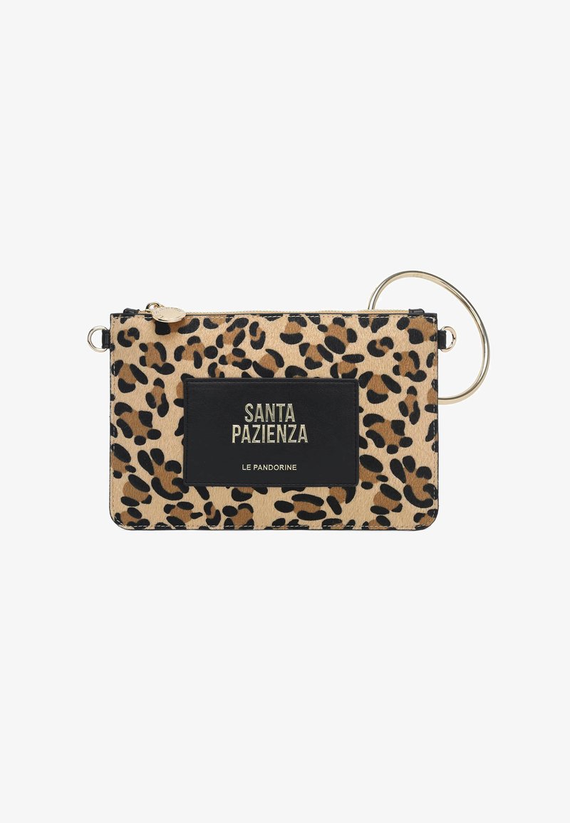 Bustina con stampa leopardata, con patch del marchio nero, dettagli in oro e un anello circolare. Realizzata in materiale strutturato con chiusura a zip.