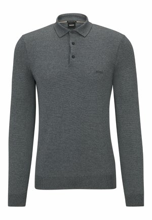 Siva dolgi rokav polo majica izdelana iz mehkega, teksturiranega materiala s ovratnikom, zapenjanjem na tri gumbe in diskretnim logotipom na prsih.