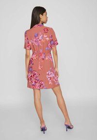 VILA KURZÄRMELIGES - Tričkové šaty - brick dust