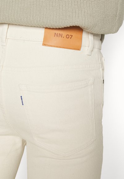 NN.07 JOHNNY - Jean droit - ecru
