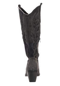 Botas western de denim negro con recortes decorativos, cuello puntiagudo y tacón ligeramente elevado. Superficie texturizada con costuras visibles.