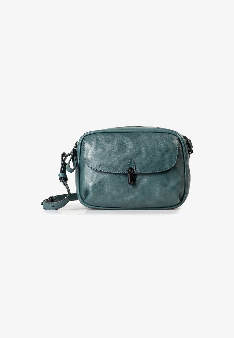 Borsa a tracolla in pelle verde acqua con forma rettangolare, pattina frontale e chiusura nera. Cinghia regolabile e superficie liscia e strutturata.