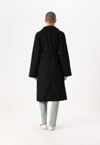 Gina Tricot Petite Klasični plašč - black