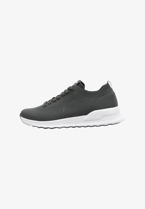 Dunkelgrau Sneaker aus strukturiertem Meshstoff mit weißer Sohle, runder Zehenpartie, Schnürverschluss und Schlaufe an der Ferse für einfaches Anziehen.