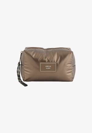 Brown nylon cosmetic bag with a zip closure, featuring a rectangular label that reads "APRÈS SKI DOLMITI" and a multicolored tassel.