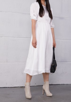 NA-KD, Robe de jour - white
