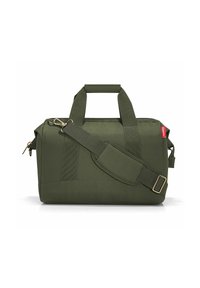 Borsa da viaggio in tessuto verde oliva con doppi manici, tracolla rimovibile, dettagli in hardware dorato e scomparto principale con zip.