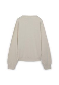 Felpa color beige chiaro con maniche lunghe, scollatura rotonda e polsini a costine. Texture del tessuto liscia, design minimalista senza loghi visibili.