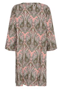 Robe à motifs paisley en rose, vert et gris. Présente une coupe décontractée avec des manches trois-quarts et un ourlet droit. Tissu doux.