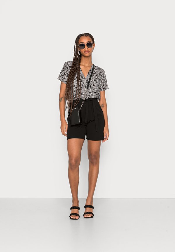 JDYLOTUS V NECK  - Print T-shirt - cloud dancer4