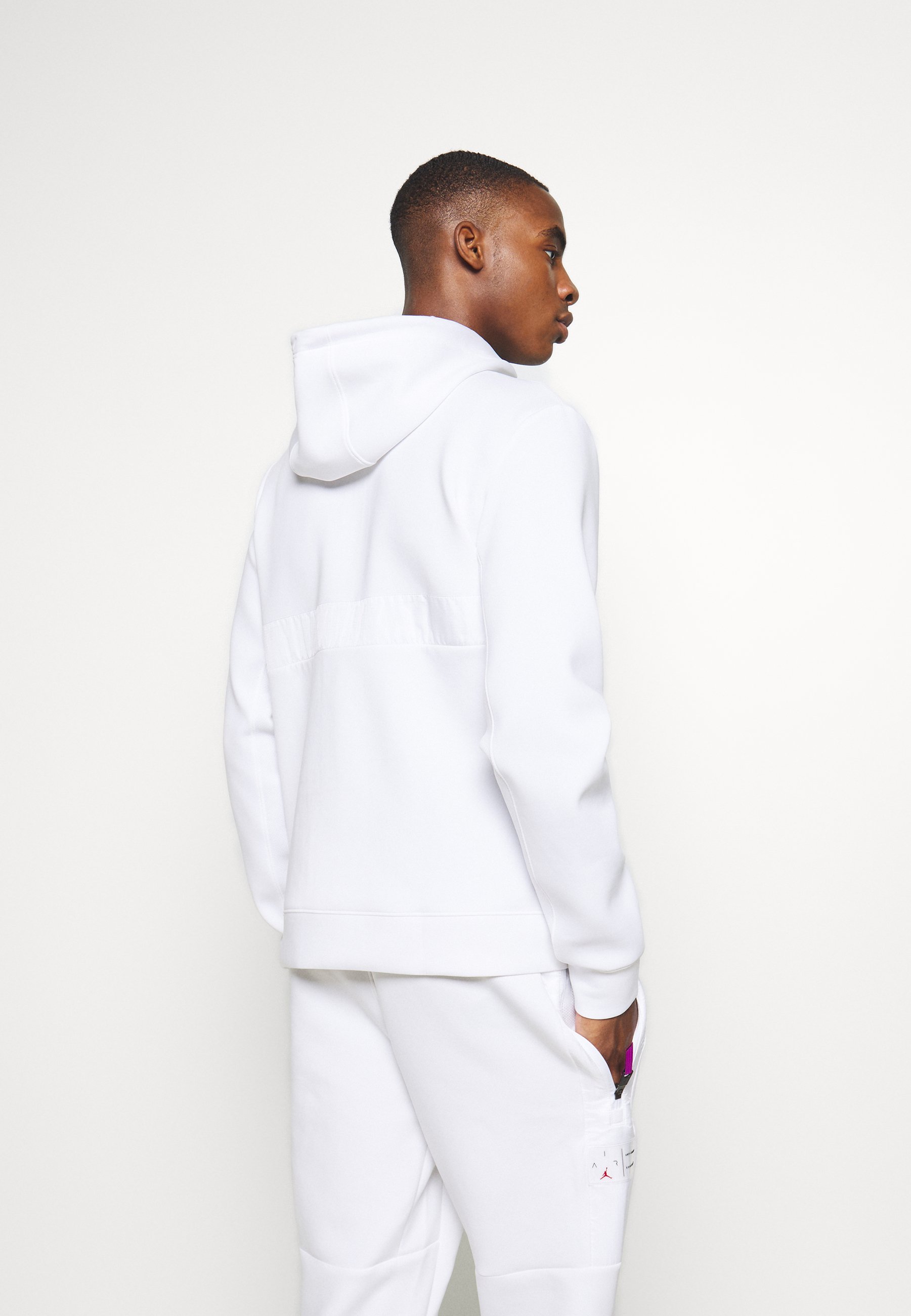 ensemble nike blanc jordan