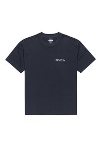 Marinblå kortärmad t-shirt i bomull med enkel rund halsringning, som har en liten ljusgrön RVCA-logotyp på bröstet.