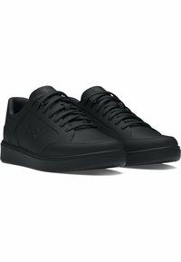 Sneaker neri in pelle liscia, con design low-top, punta rotonda, lacci piatti e suola in gomma testurizzata con marchio discreto.