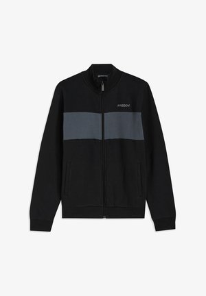 Veste noire zippée avec une bande horizontale grise sur la poitrine. Comprend des poches latérales et un col montant ; en matière sweat-shirt.