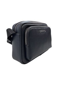 Borsa a tracolla nera in pelle con finitura texturizzata, doppia comparto con zip e una tasca frontale. Presenta una robusta tracolla regolabile.
