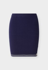 Σκούρα μπλε πλεκτή φούστα με υφασμένο σχέδιο καλώδιου. Διαθέτει ριμπ ζώνη μέσης και λευκή ρίγα ως λεπτομέρεια κατά μήκος του κάτω γείσο.