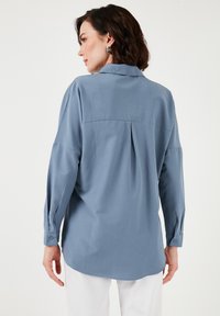 LELA Užsagstoma palaidinė - dark blue