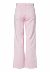 Rosa denimjeans med høyt liv og vide ben, baklommer og en hvit midjebåndsetikett med merkevaren "YAS".