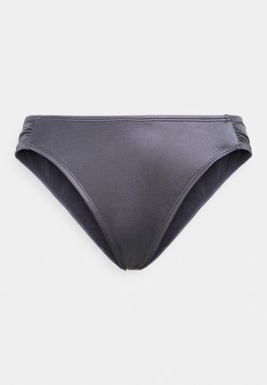 Parte inferior de bikini cinza escuro com uma textura suave e brilhante, apresentando detalhes laterais franzidos. Formato clássico adequado para roupa de banho.