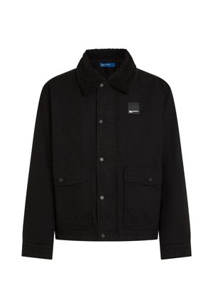 Veste noire avec fermeture à boutons, deux poches avant à rabat et un col noir texturé sur fond blanc.