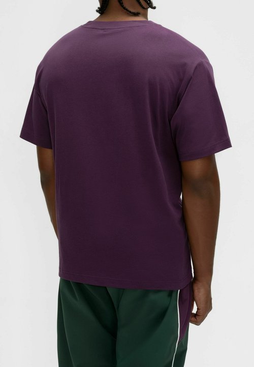 New Balance BASKETBALL PAINTED T-SHIRT - Print T-shirt - midnight violet purple — photo 3