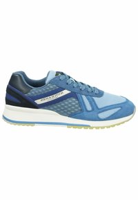 Blaue Sneaker mit Mesh- und Wildlederpaneelen, weißer Sohle und Schnürdesign, Logostreifen an der Seite, sportlicher Stil.