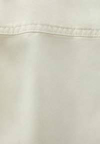 Bershka Tunn jacka - sand