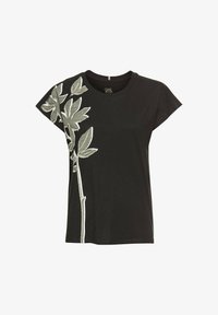 Unselected, caviar flower placement