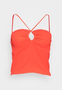 Selecionado, flame scarlet